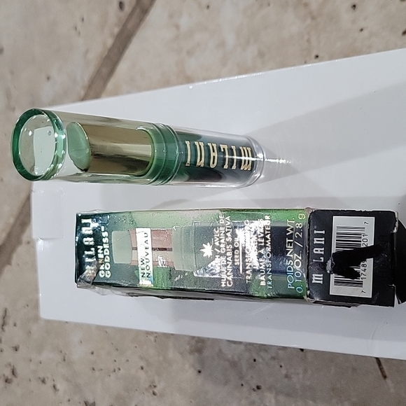 Milani Green Goddess Transforming Lip Balm - Picture 7 of 7